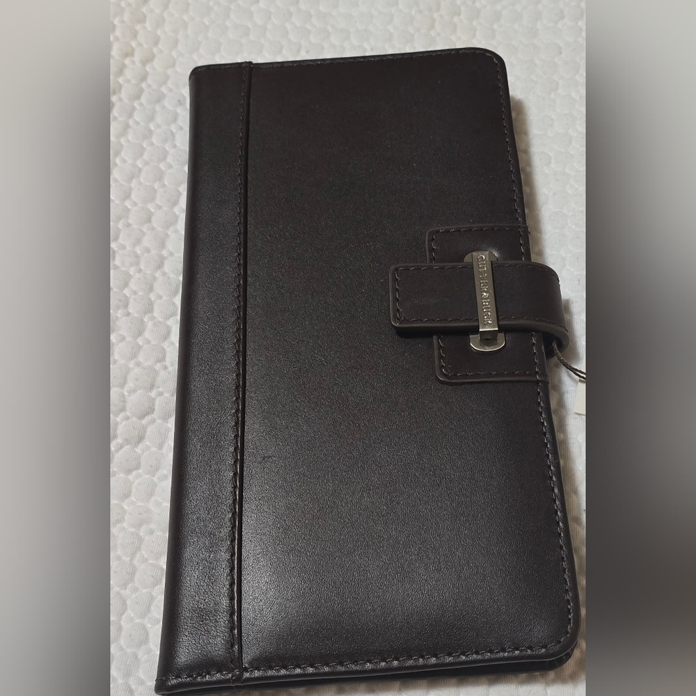 NWOT Cutter & Buck American Classic Genuine Leather Travel Wallet.